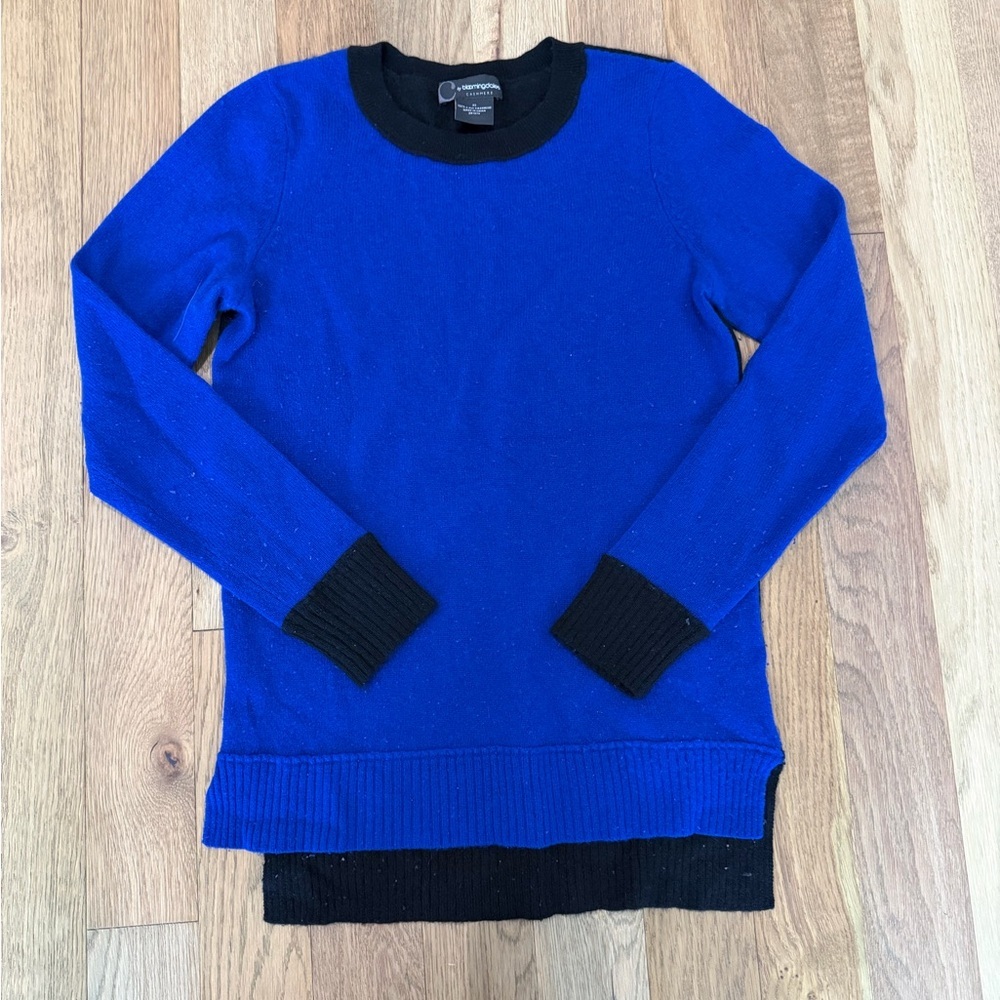 💙 C by Bloomingdale’s Cashmere 2-Tone Sweater - Size XS